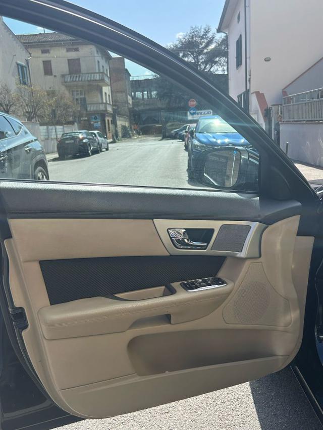 JAGUAR XF usata, con Sistema di navigazione