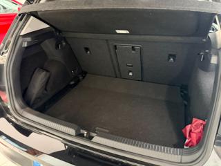 VOLKSWAGEN Golf usata, con Autoradio