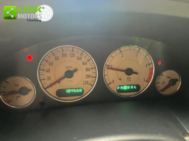 CHRYSLER Voyager usata 24