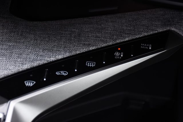 PEUGEOT 3008 usata, con Sistema di navigazione