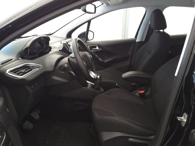 PEUGEOT 208 usata, con Autoradio