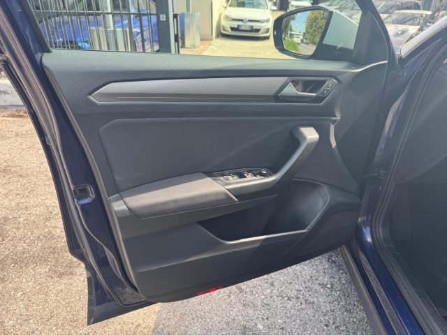VOLKSWAGEN T-Roc usata, con USB