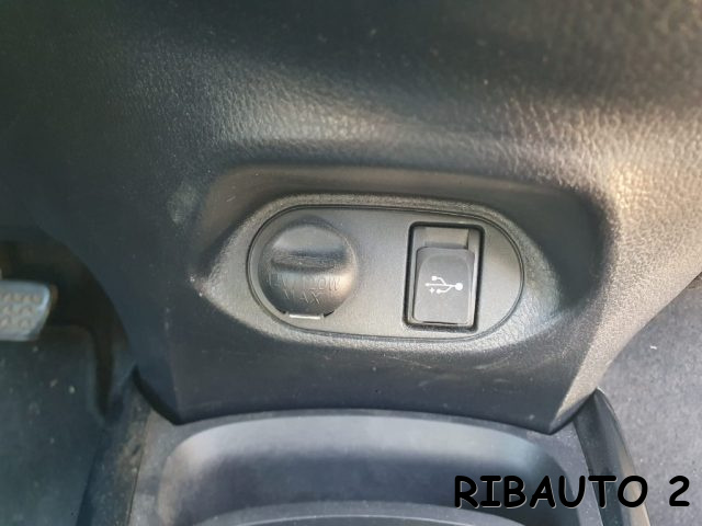 TOYOTA Yaris usata, con Sedile posteriore sdoppiato