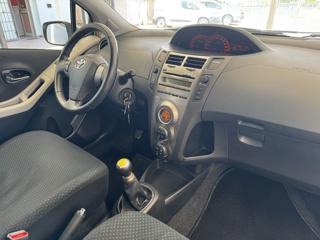 TOYOTA Yaris usata 23
