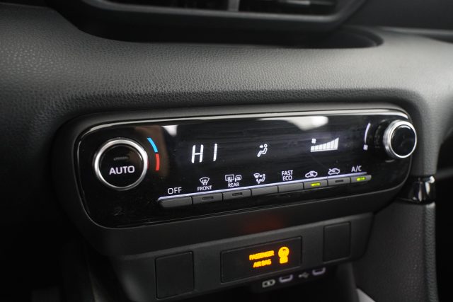 TOYOTA Yaris usata 14