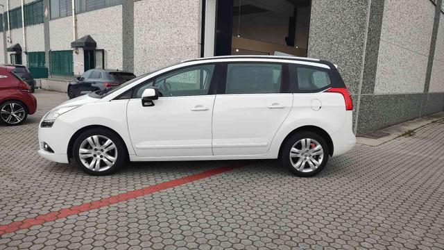 PEUGEOT 5008 usata, con Airbag