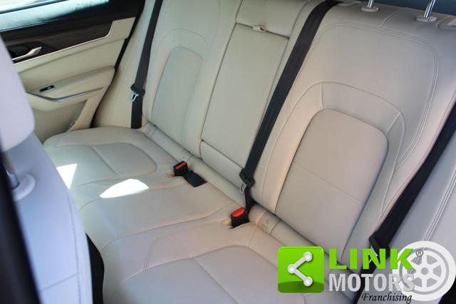 JAGUAR F-Pace usata, con Specchietti laterali elettrici