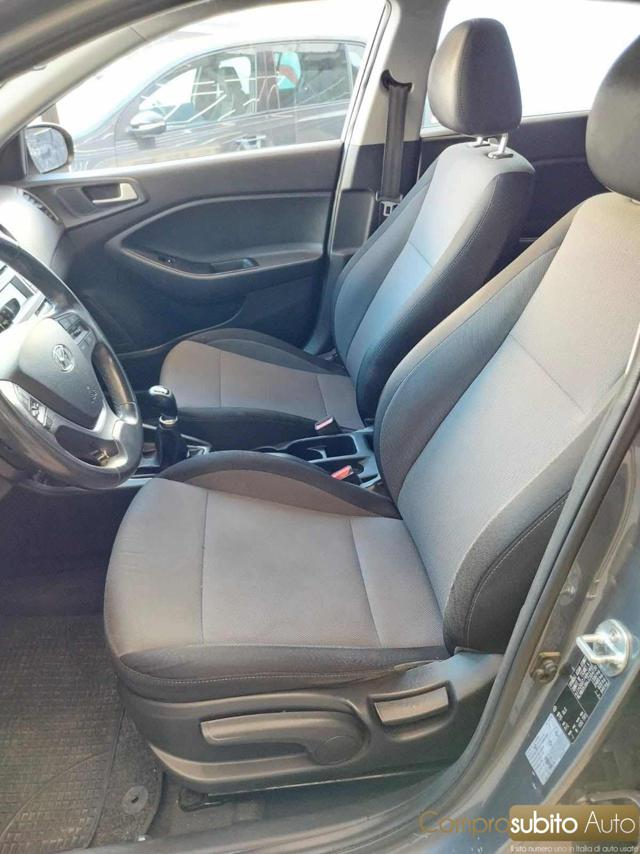 HYUNDAI i20 usata 21