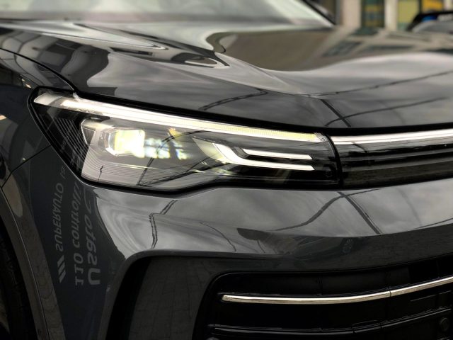 VOLKSWAGEN Tiguan usata, con Airbag laterali