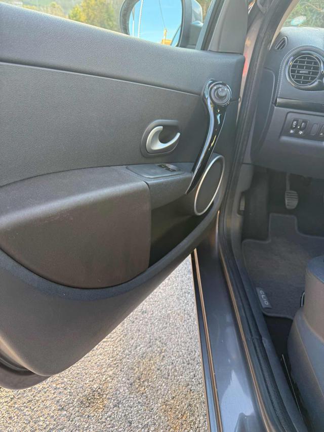 RENAULT Clio usata, con Specchietti laterali elettrici