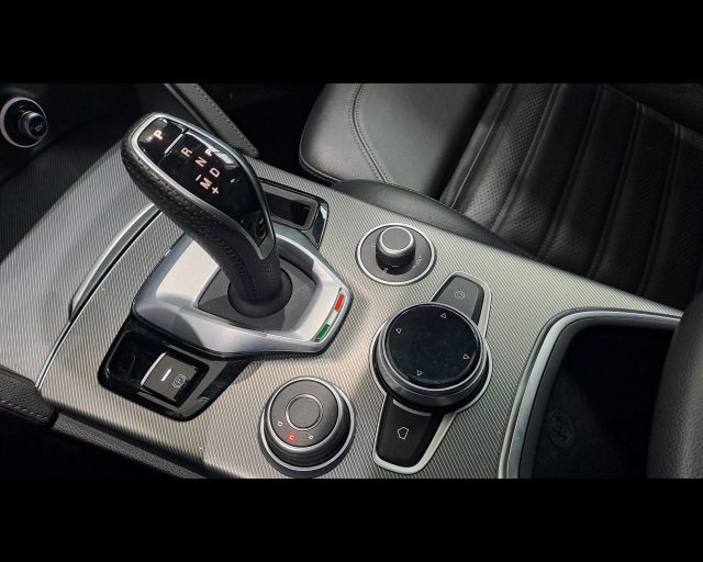 ALFA ROMEO Stelvio usata, con Specchietti laterali elettrici
