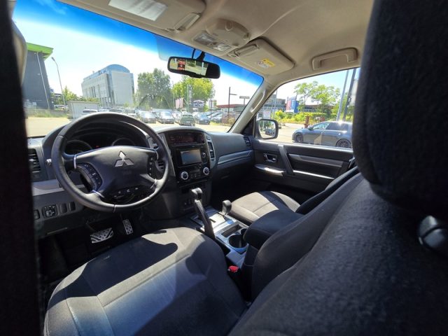 MITSUBISHI Pajero usata, con Fari Xenon