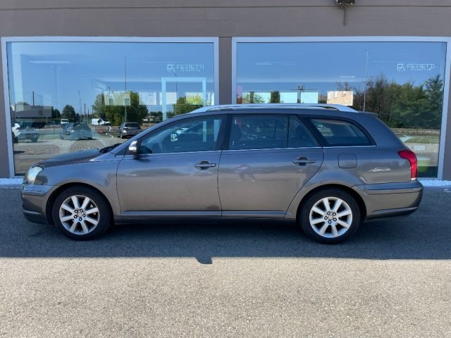 TOYOTA Avensis usata, con ABS