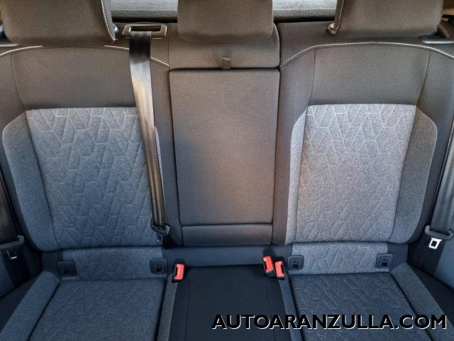 VOLKSWAGEN T-Roc usata, con USB