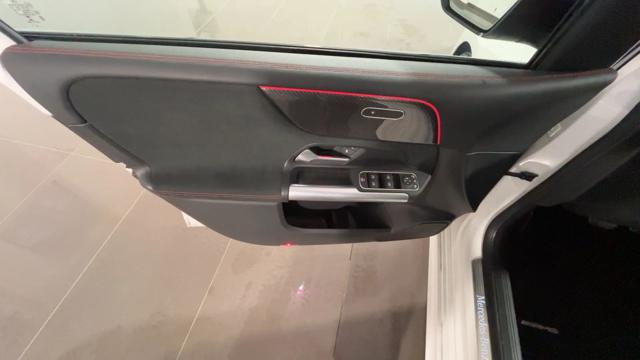 MERCEDES-BENZ B 200 usata, con Sedile posteriore sdoppiato