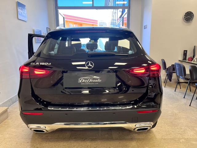 MERCEDES-BENZ GLA 180 usata, con Alzacristalli elettrici