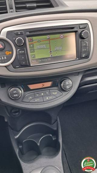 TOYOTA Yaris usata, con Autoradio