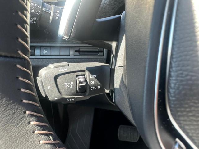 PEUGEOT 5008 usata, con Volante in pelle