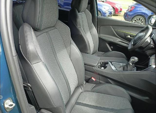 PEUGEOT 5008 usata, con Boardcomputer