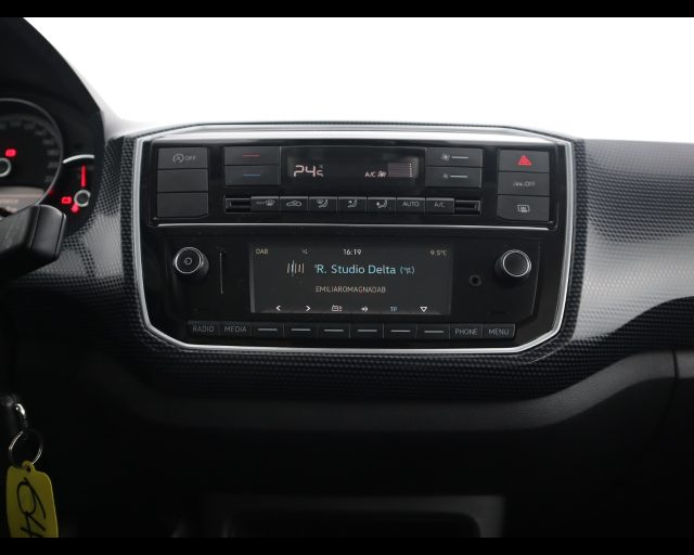 VOLKSWAGEN up! usata, con Servosterzo