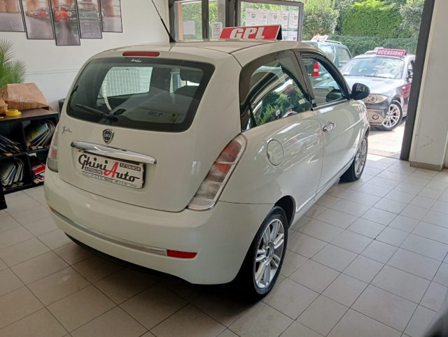LANCIA Ypsilon usata, con Autoradio