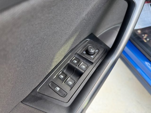 VOLKSWAGEN T-Roc usata, con Autoradio digitale