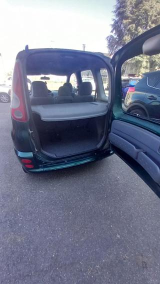 TOYOTA Yaris usata, con Sedile posteriore sdoppiato