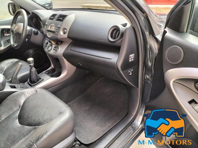 TOYOTA RAV 4 usata, con Regolazione elettrica sedili