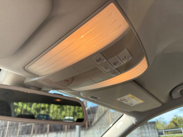 MERCEDES-BENZ E 200 usata, con Sensori di parcheggio anteriori