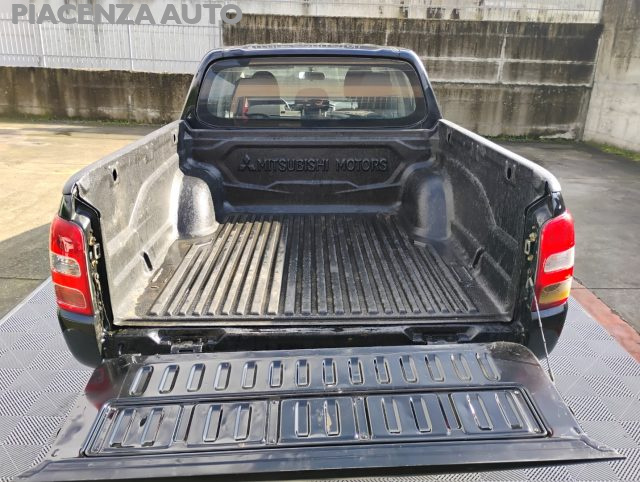MITSUBISHI L200 usata, con Autoradio