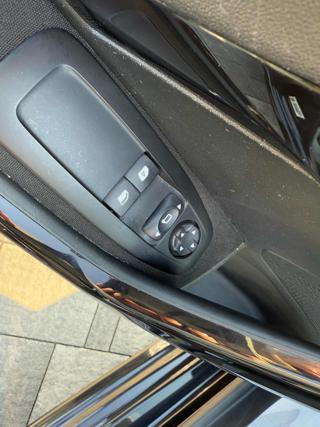 PEUGEOT 208 usata, con Sedile posteriore sdoppiato