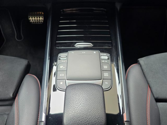 MERCEDES-BENZ GLA 200 usata, con Touch screen