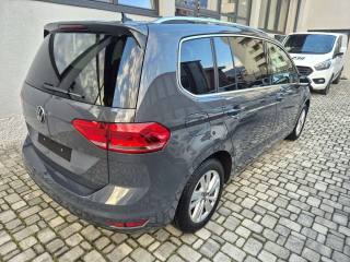 VOLKSWAGEN Touran usata, con Autoradio