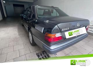 MERCEDES-BENZ E 200 usata, con Cerchioni in acciaio