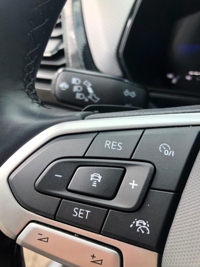 VOLKSWAGEN T-Cross usata, con Volante in pelle