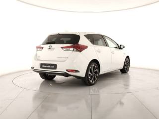 TOYOTA Auris usata, con Autoradio