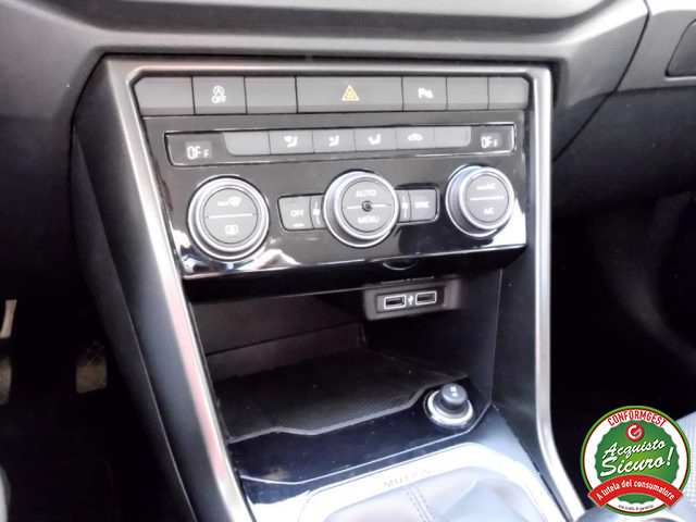 VOLKSWAGEN T-Roc usata, con USB