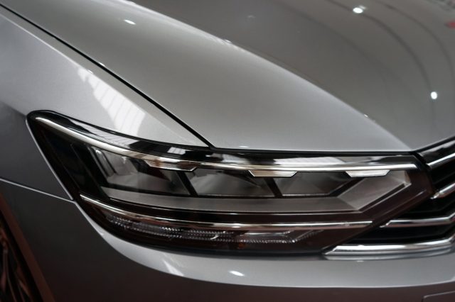 VOLKSWAGEN Passat Variant usata, con Volante in pelle