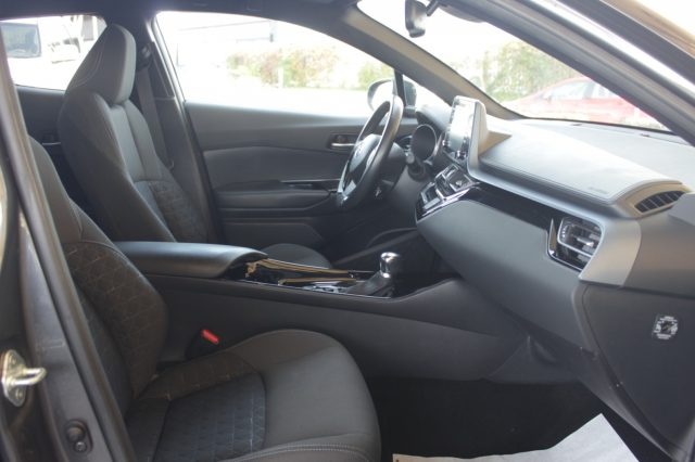 TOYOTA C-HR usata, con Climatizzatore