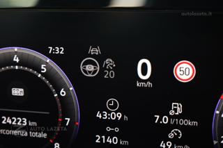 VOLKSWAGEN Passat usata, con Luci diurne