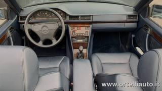 MERCEDES-BENZ E 200 usata 13