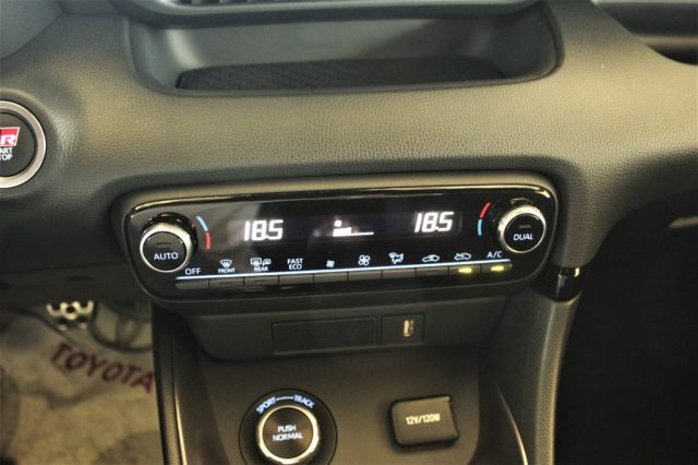 TOYOTA Yaris usata, con Interni in pelle