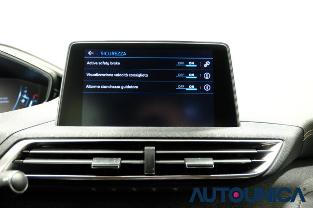PEUGEOT 3008 usata, con Sensori di parcheggio anteriori