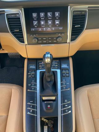PORSCHE Macan usata, con Park Distance Control