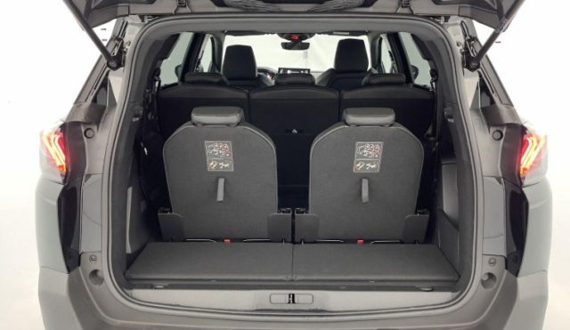 PEUGEOT 5008 usata, con Volante in pelle