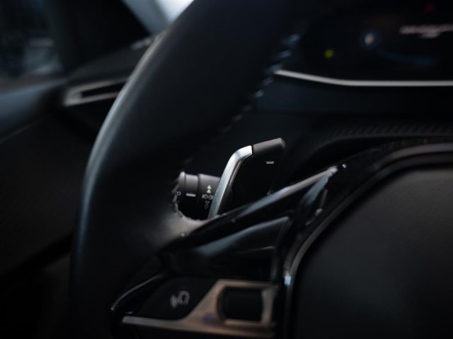 PEUGEOT 2008 usata, con Specchietti laterali elettrici