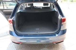 VOLKSWAGEN Passat Variant usata, con Servosterzo