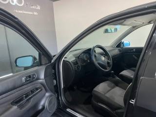 VOLKSWAGEN Golf usata, con Autoradio