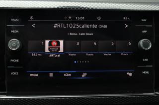 VOLKSWAGEN Taigo usata, con Hill holder