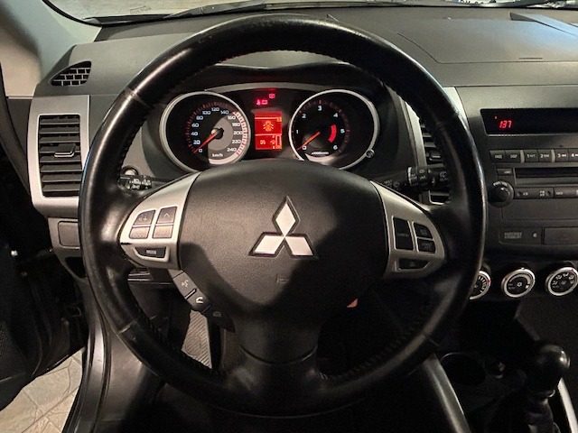 MITSUBISHI Outlander usata, con Autoradio